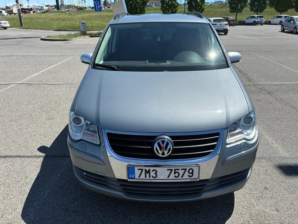 Volkswagen Touran 2,0 TDI 103kw DSG rv.2010